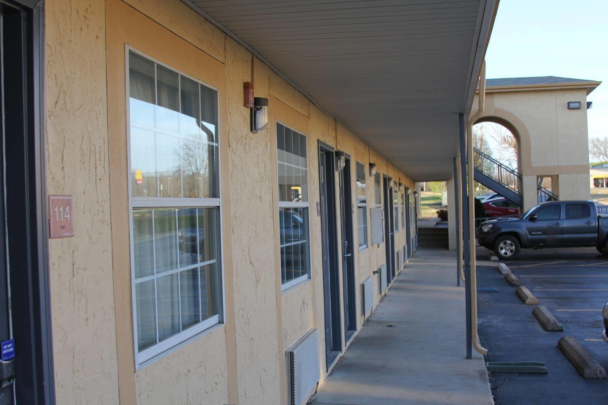 Red Roof Inn Columbia, Tn Exterior foto